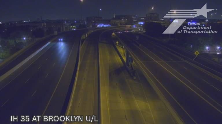 Traffic Cam San Antonio › North: IH 35 at Brooklyn (Upper Lvl)