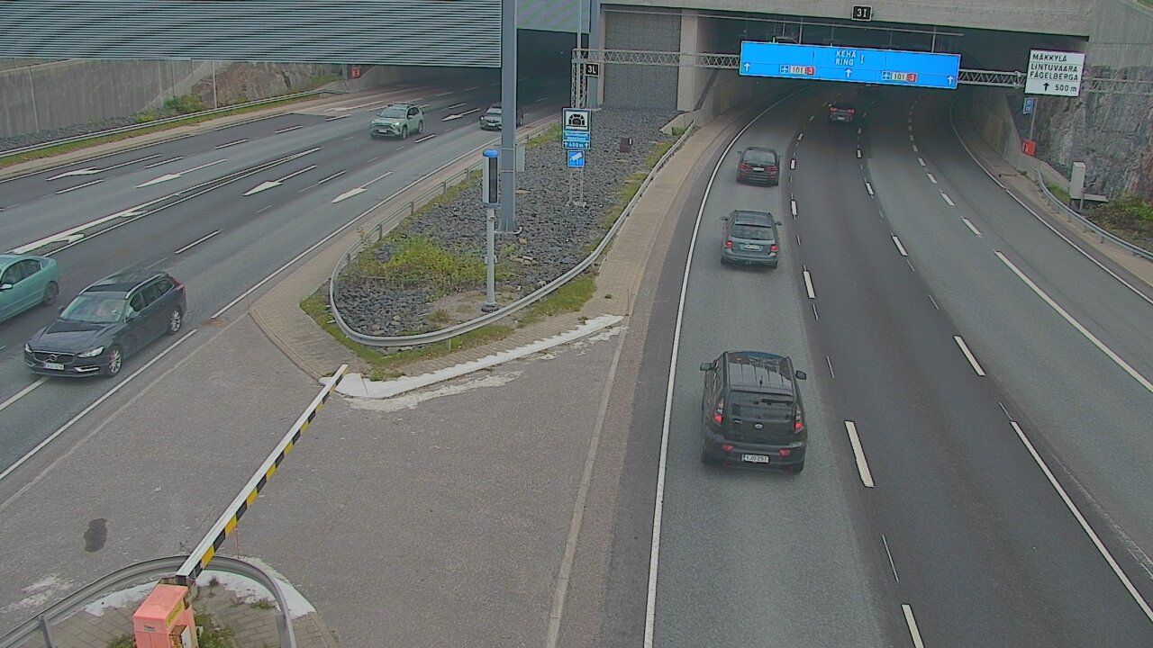 Traffic Cam Espoo: Tie 101 Mestarintunneli, puomi länsi - Kehä I