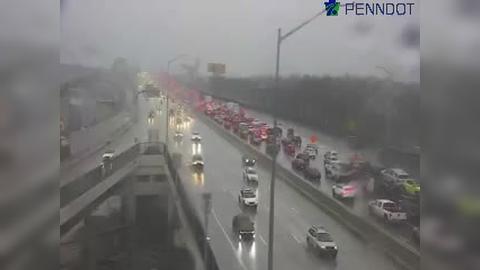 Traffic Cam Philadelphia: I-95 @ EXIT 22 (WEST I-676 CENTRAL) - INDEPENDENCE HALL/CALLOWHILL ST