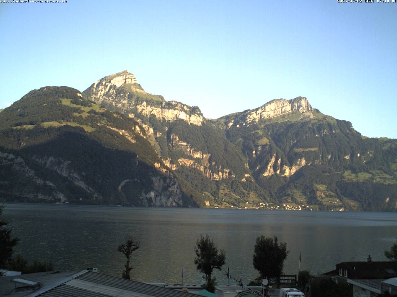 Traffic Cam Fluelen: Windsurfing Center am Urnersee