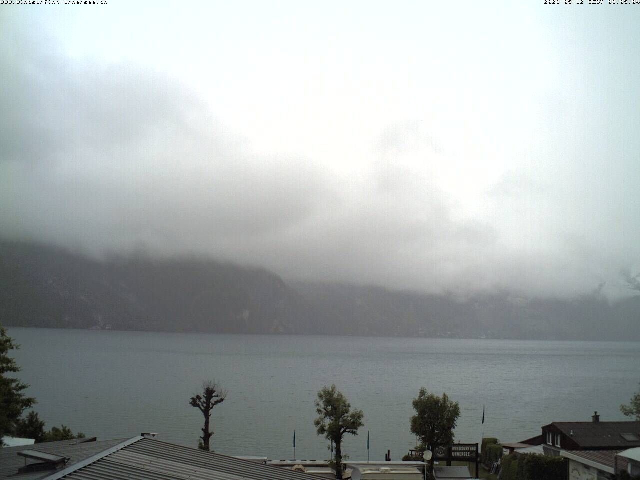 Flüelen: Windsurfing Center am Urnersee
