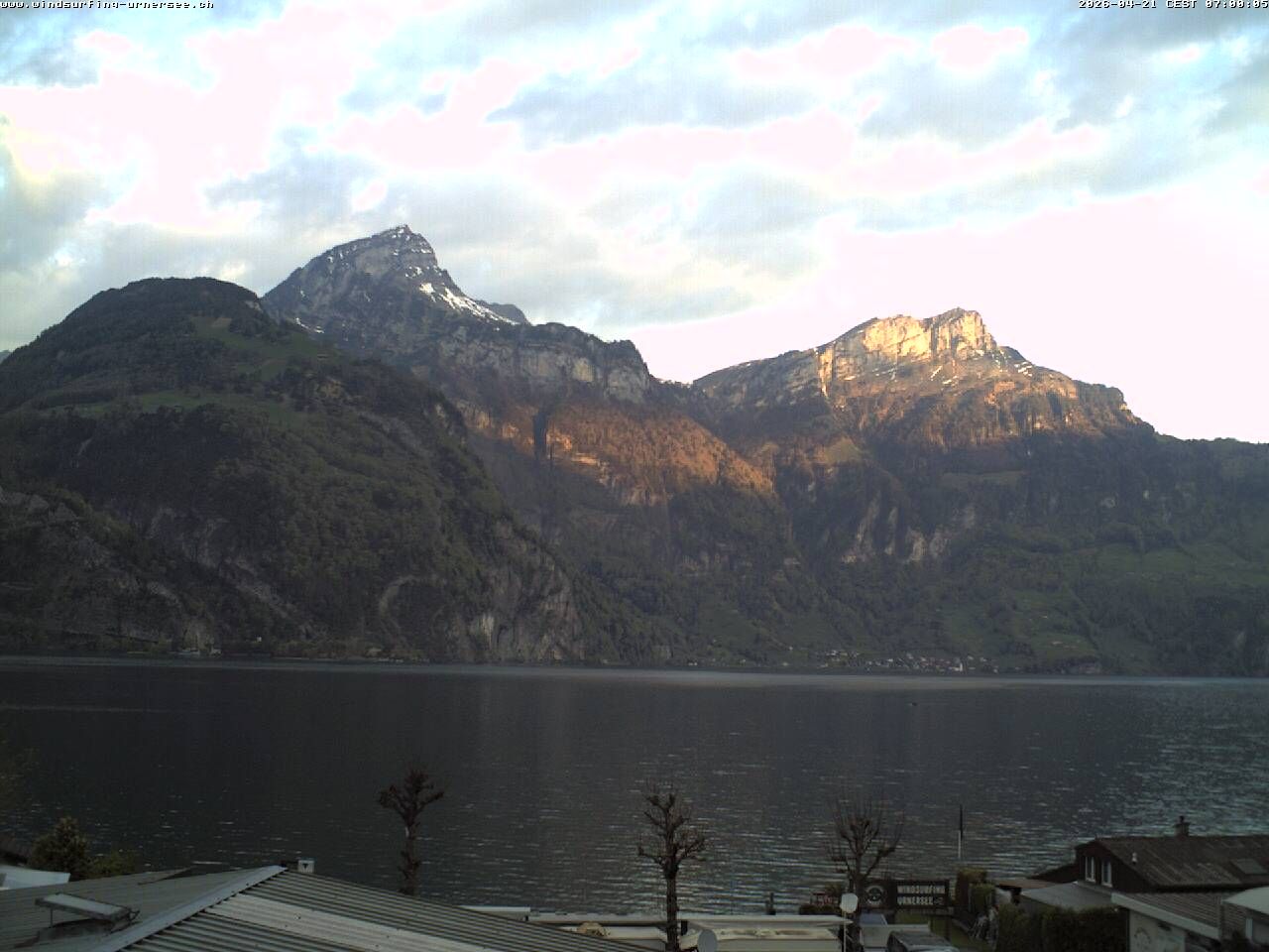 Flüelen: Windsurfing Center am Urnersee