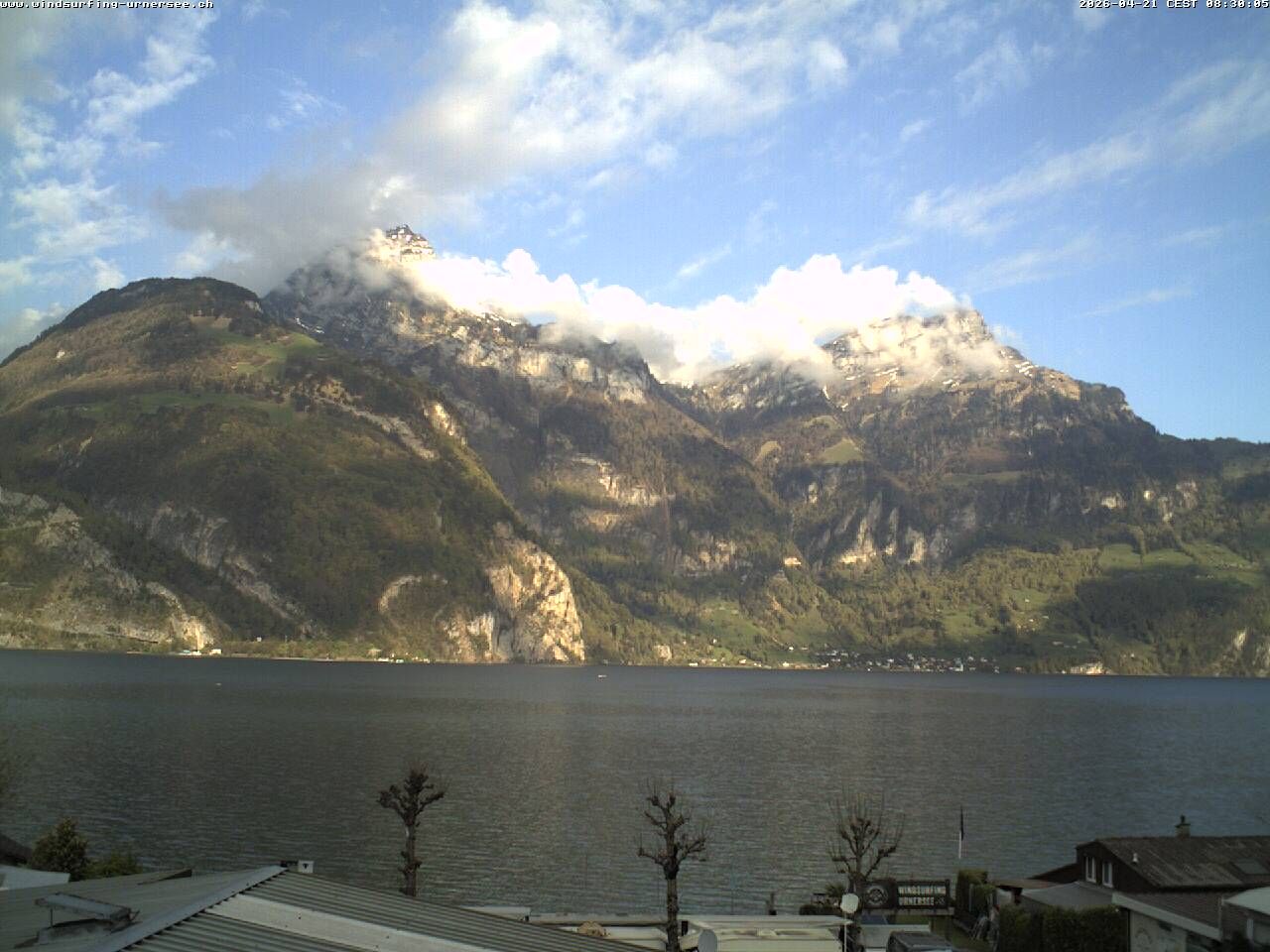 Flüelen: Windsurfing Center am Urnersee