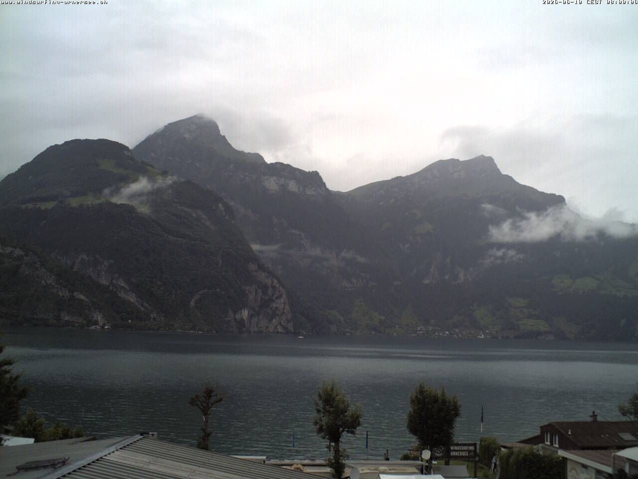 Flüelen: Windsurfing Center am Urnersee