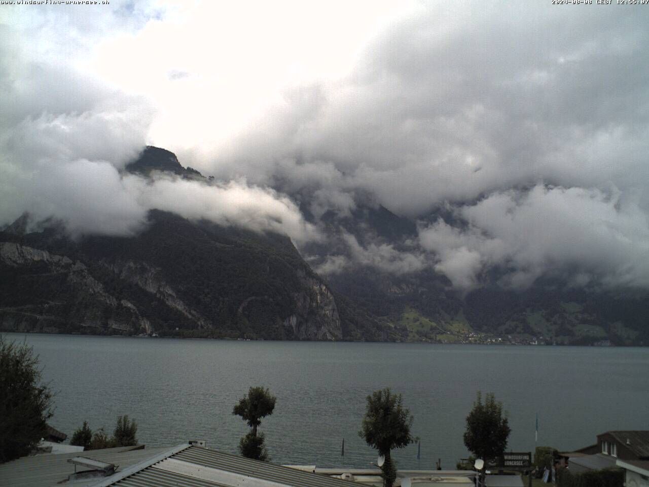 Flüelen: Windsurfing Center am Urnersee