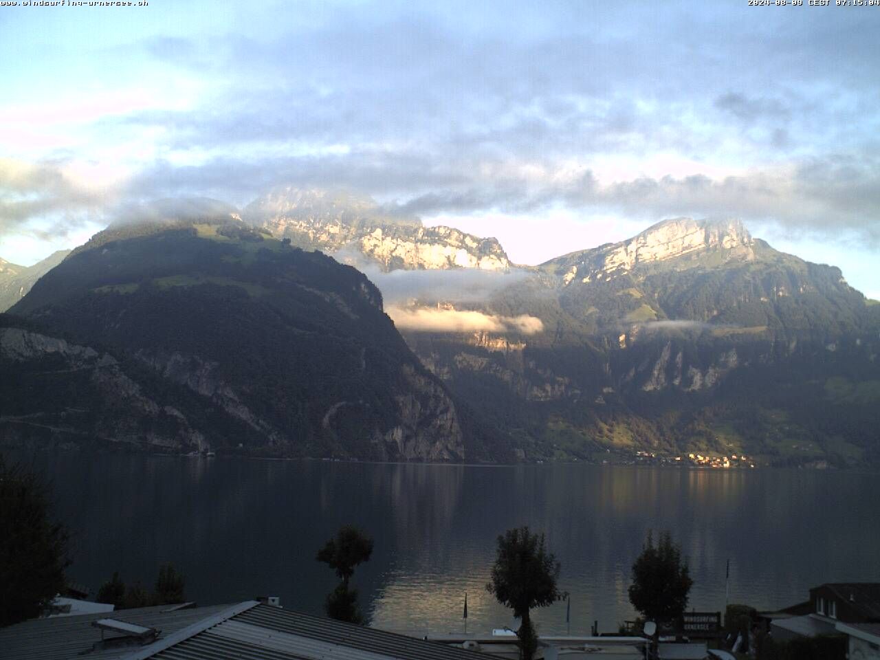 Flüelen: Windsurfing Center am Urnersee