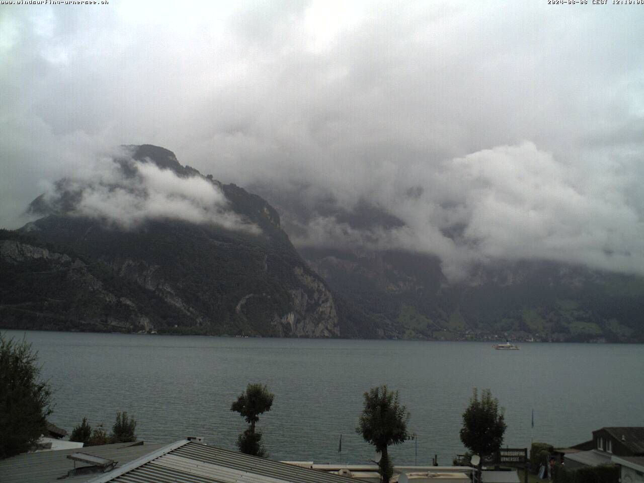 Flüelen: Windsurfing Center am Urnersee