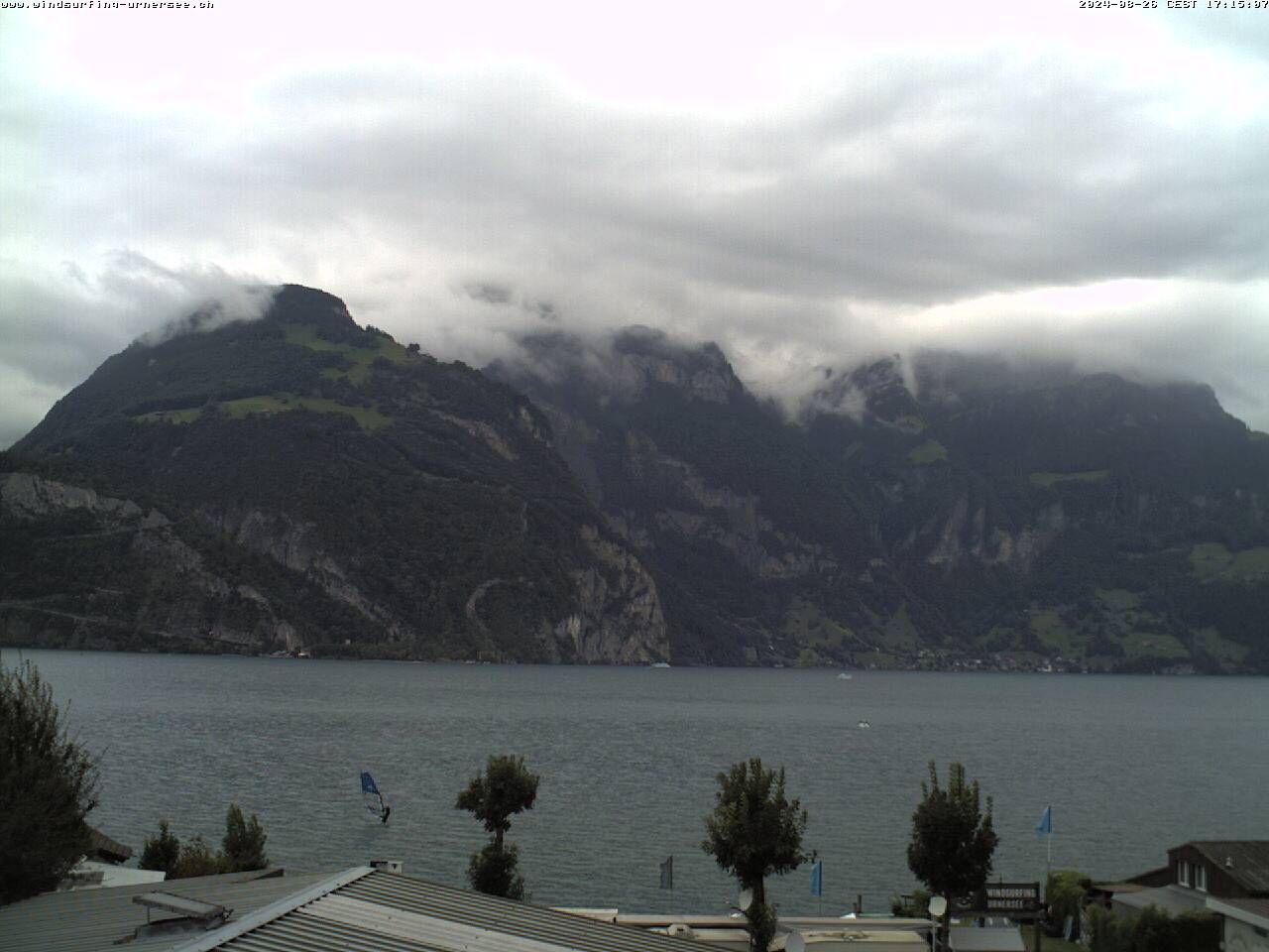 Flüelen: Windsurfing Center am Urnersee