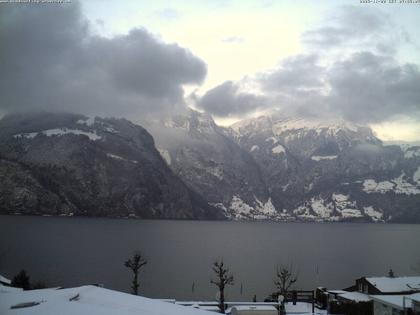 Flüelen: Windsurfing Center am Urnersee