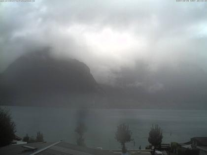 Flüelen: Windsurfing Center am Urnersee