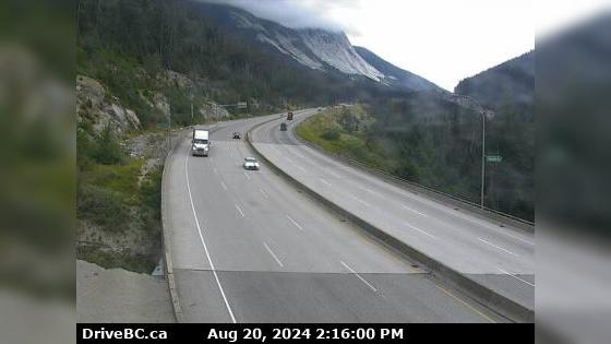 Traffic Cam Area B › North: Hwy 5, Great Bear Snowshed looking north