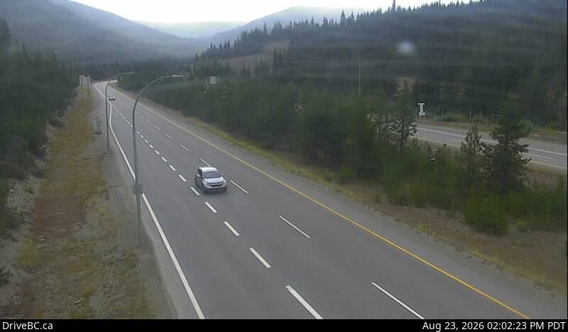 Traffic Cam Fraser Valley Regional District › South: Hwy 5, by Britton Creek Rest Area northbound turnoff, looking south