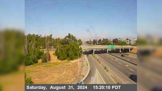 Traffic Cam Sunnyvale › West: TVC95 -- SR-237 : Just West Of Lawrence Expressway