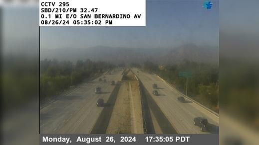 Traffic Cam Redlands › East: I-210 : (295) East of San Bernardino Avenue