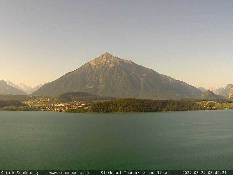 Gunten: Klinik Schönberg - Blick auf Thunersee und Niesen