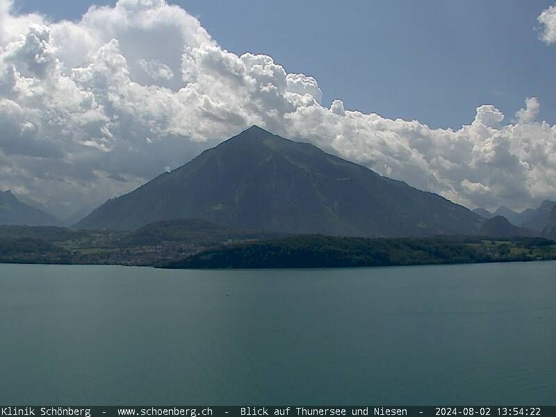 Gunten: Klinik Schönberg - Blick auf Thunersee und Niesen