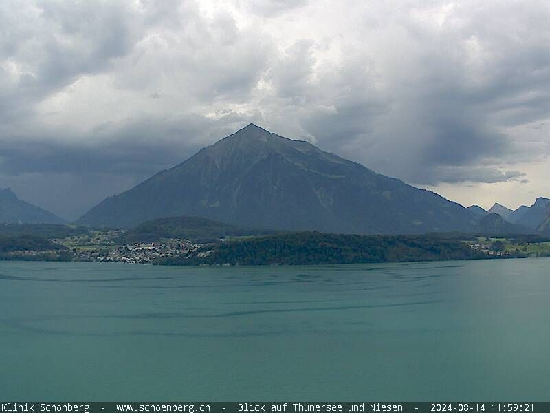 Gunten: Klinik Schönberg - Blick auf Thunersee und Niesen