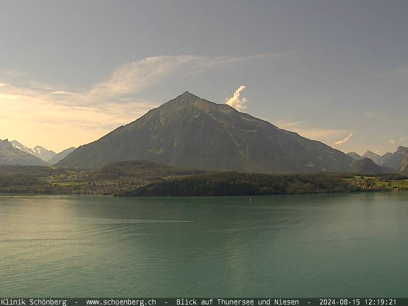 Gunten: Klinik Schönberg - Blick auf Thunersee und Niesen