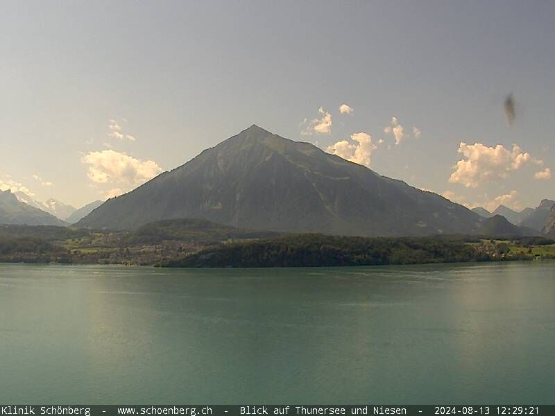 Gunten: Klinik Schönberg - Blick auf Thunersee und Niesen