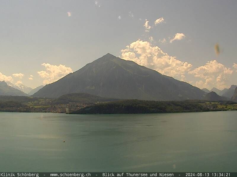 Gunten: Klinik Schönberg - Blick auf Thunersee und Niesen