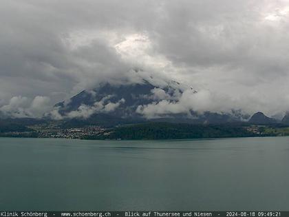 Gunten: Klinik Schönberg - Blick auf Thunersee und Niesen