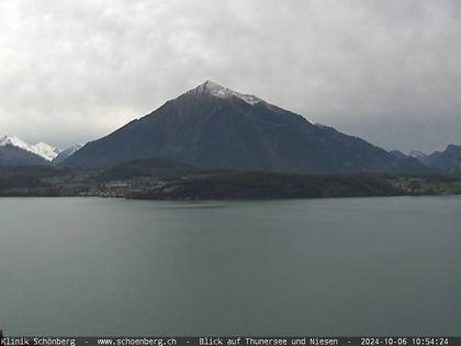 Gunten: Klinik Schönberg - Blick auf Thunersee und Niesen