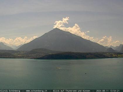 Gunten: Klinik Schönberg - Blick auf Thunersee und Niesen