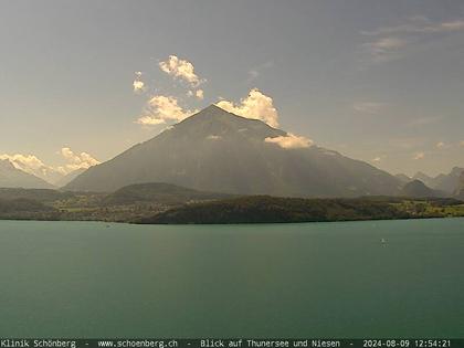 Gunten: Klinik Schönberg - Blick auf Thunersee und Niesen