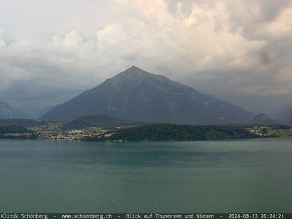 Gunten: Klinik Schönberg - Blick auf Thunersee und Niesen