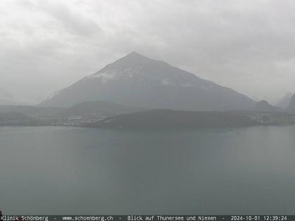 Gunten: Klinik Schönberg - Blick auf Thunersee und Niesen