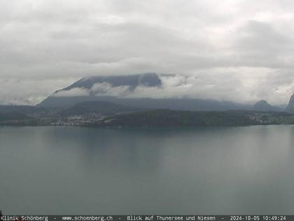 Gunten: Klinik Schönberg - Blick auf Thunersee und Niesen