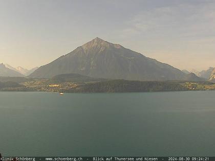 Gunten: Klinik Schönberg - Blick auf Thunersee und Niesen