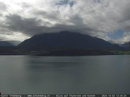 Gunten: Klinik Schönberg - Blick auf Thunersee und Niesen