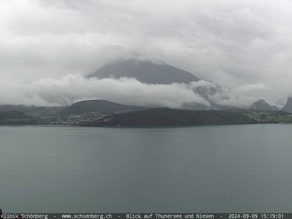 Gunten: Klinik Schönberg - Blick auf Thunersee und Niesen