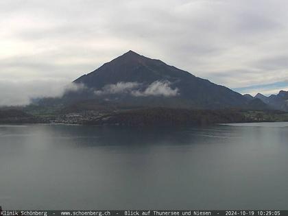 Gunten: Klinik Schönberg - Blick auf Thunersee und Niesen