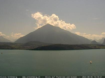 Gunten: Klinik Schönberg - Blick auf Thunersee und Niesen