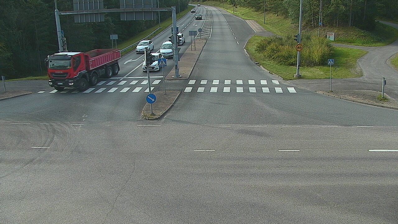 Traffic Cam Espoo: Tie 102 - Turuntie st110 - Kehä II