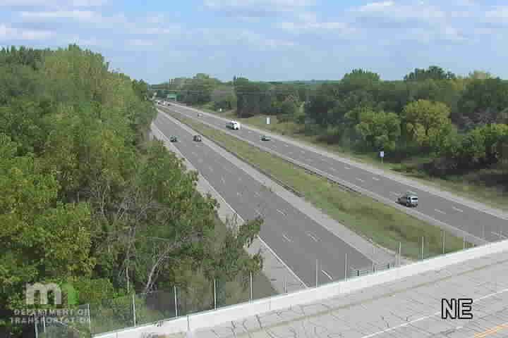 Traffic Cam Mendota Heights: I-35E: I-35E SB @ Wagon Wheel Tr