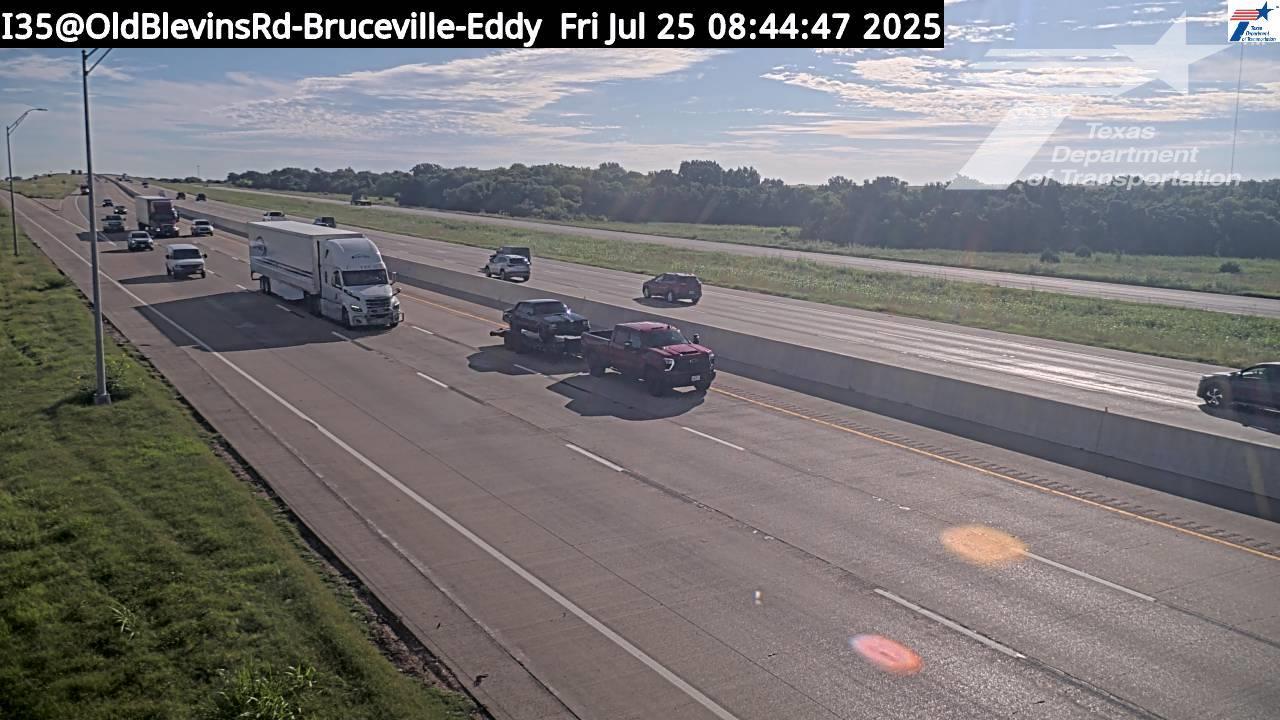 Traffic Cam Eddy › South: I35@OldBlevinsRd-Bruceville