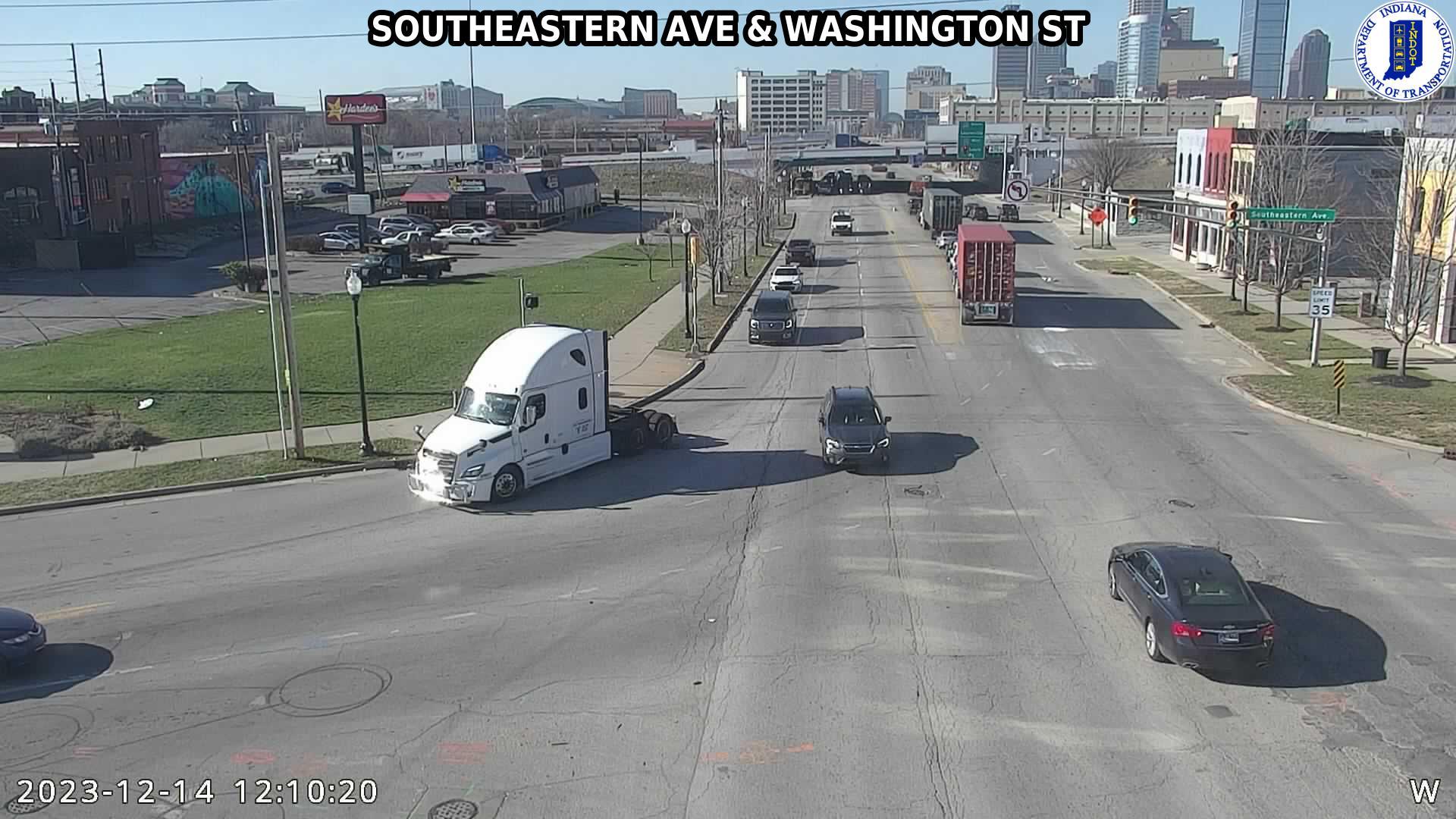 Traffic Cam Holy Cross: SIGNAL: SOUTHEASTERN AVE & WASHINGTON ST