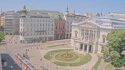 Vista de cámara web de luz diurna desde Brno › West: › West: Malinovského náměstí (Mahenovo divadlo)