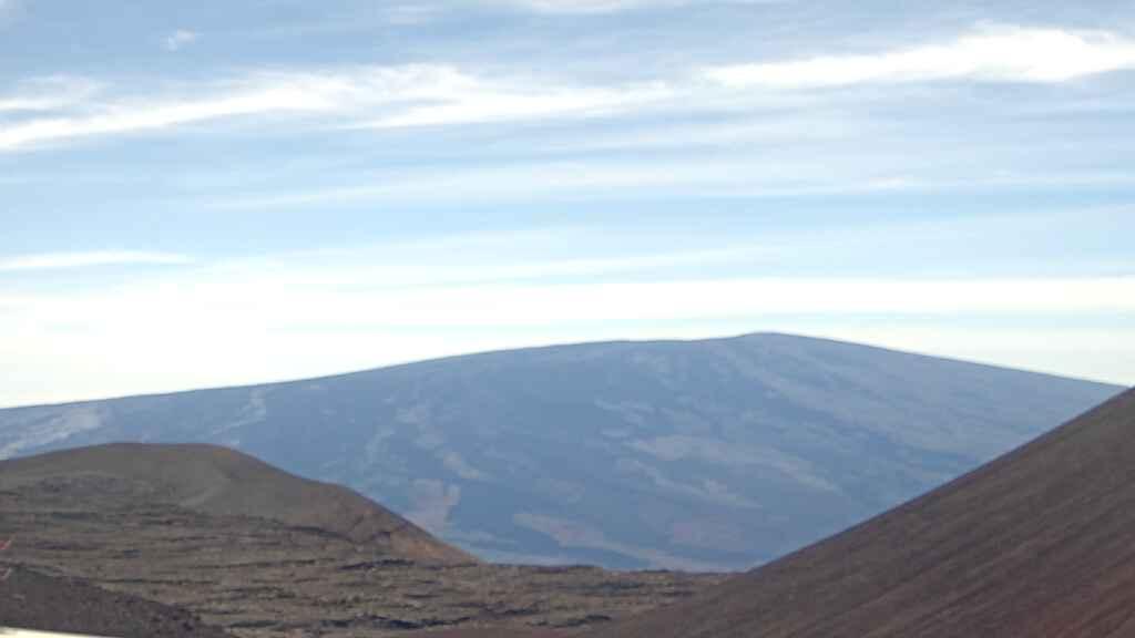 Traffic Cam Hawaiʻi County: Mauna Loa Mt. (looking to South from Mauna Kea Observatory)