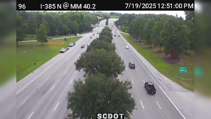 Traffic Cam Greenville: I-385 N @ MM 40.2 (Pleasantburg Dr)