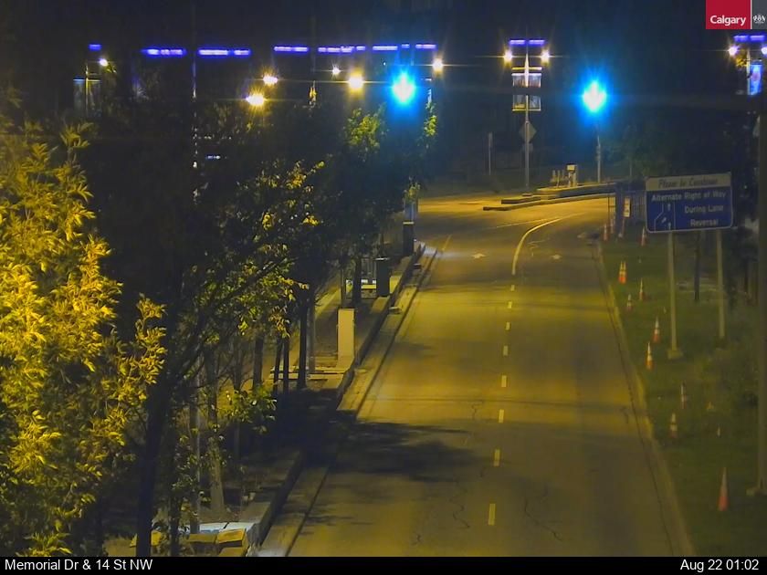 Traffic Cam Hillhurst: Memorial Drive - 14 Street NW