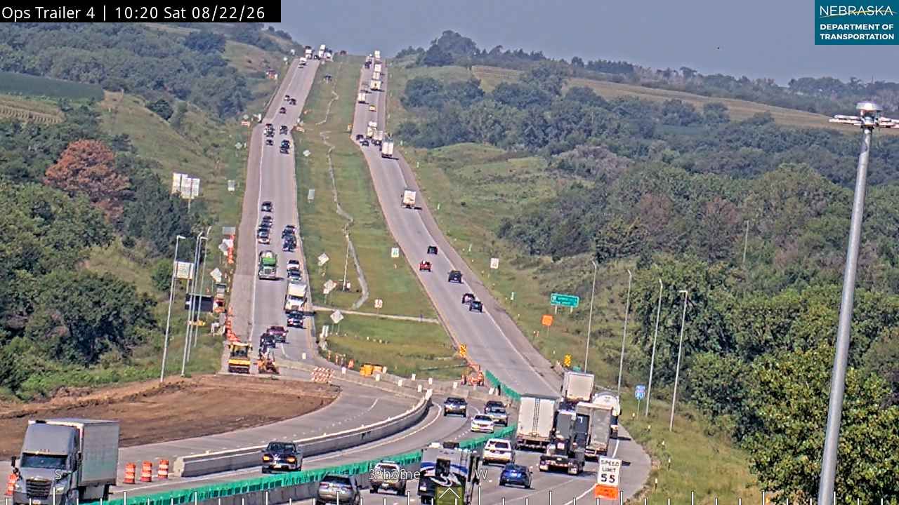 Traffic Cam Elmwood: NE 1: Operations Trailer 4: