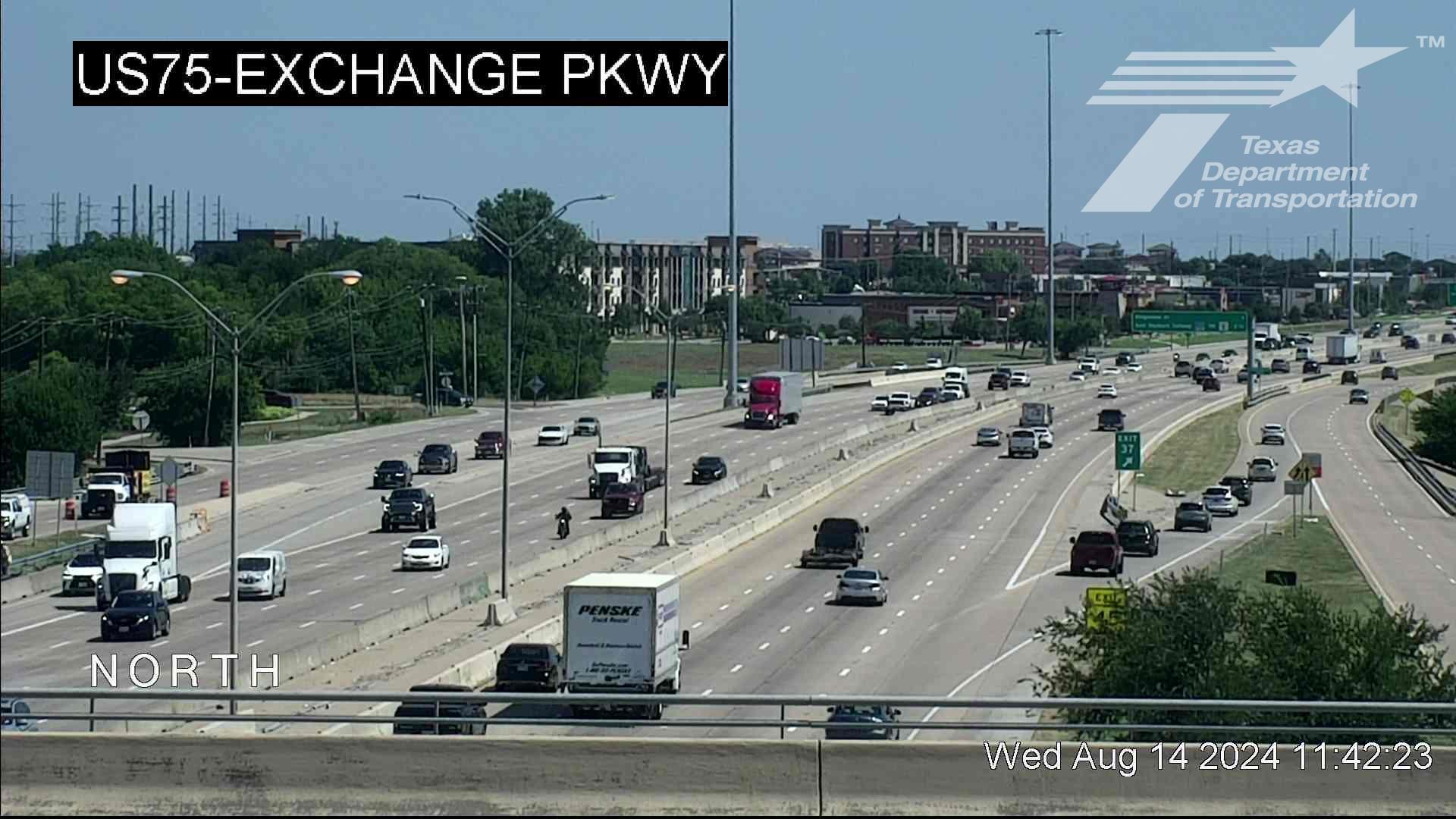 Traffic Cam Downtown Allen › North: US 75 @ Exchange Pkwy