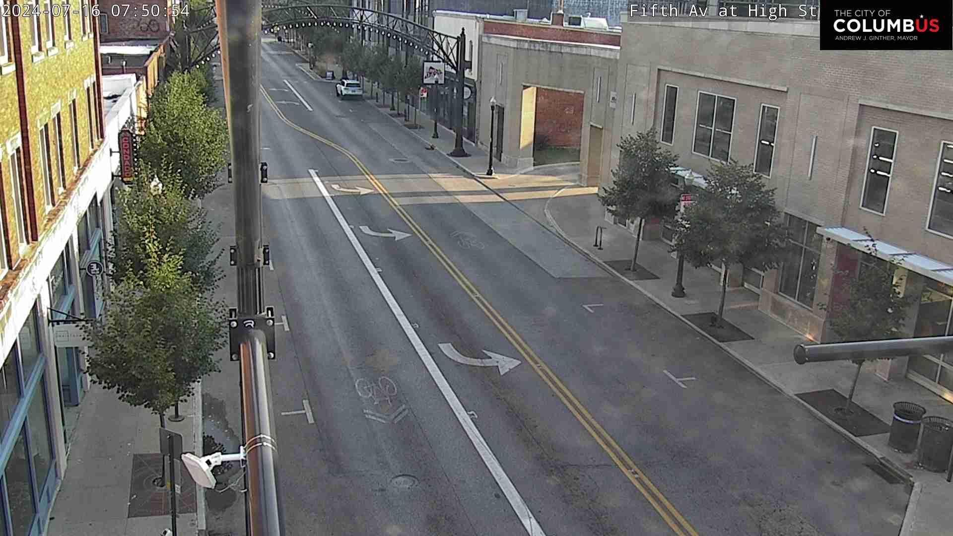 Traffic Cam Dennison Place: City of Columbus) High St at Fifth Ave