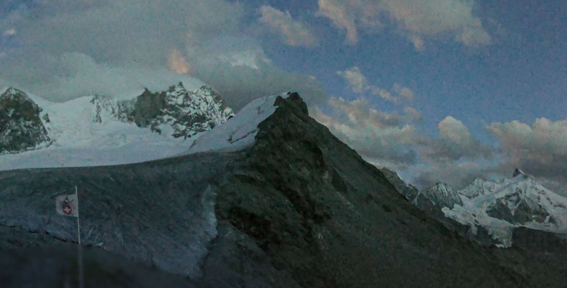 Traffic Cam Anniviers: Cabane de Tracuit CAS - Turtmann Glacier - Bishorn - Tracuit - Weisshorn