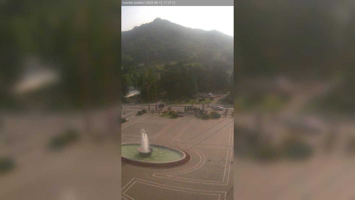 South-West: Vittorio - Piazza del Popolo e giardini Webcam