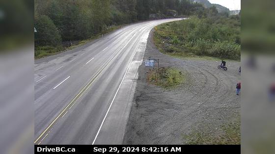 Traffic Cam Squamish › South: Hwy 99, about 24 km north of - looking south